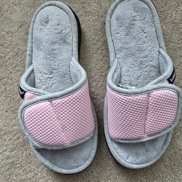 Women's isotoner Sport Adjustable Slide Slippers - Picture 1 of 6